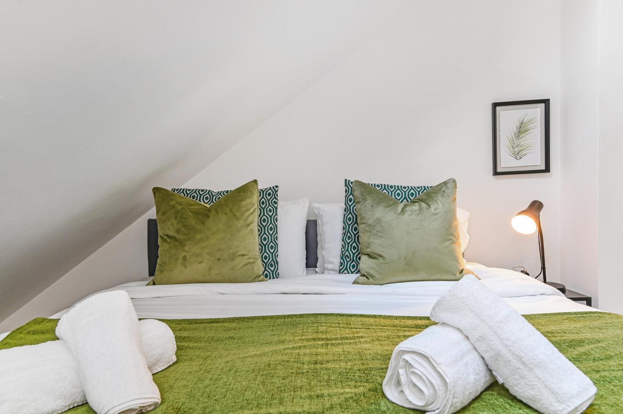 Family 1 Bed Apt Near Cardiff City Centre, Free Parking, Quiet, Secure Neighbourhood Exterior photo