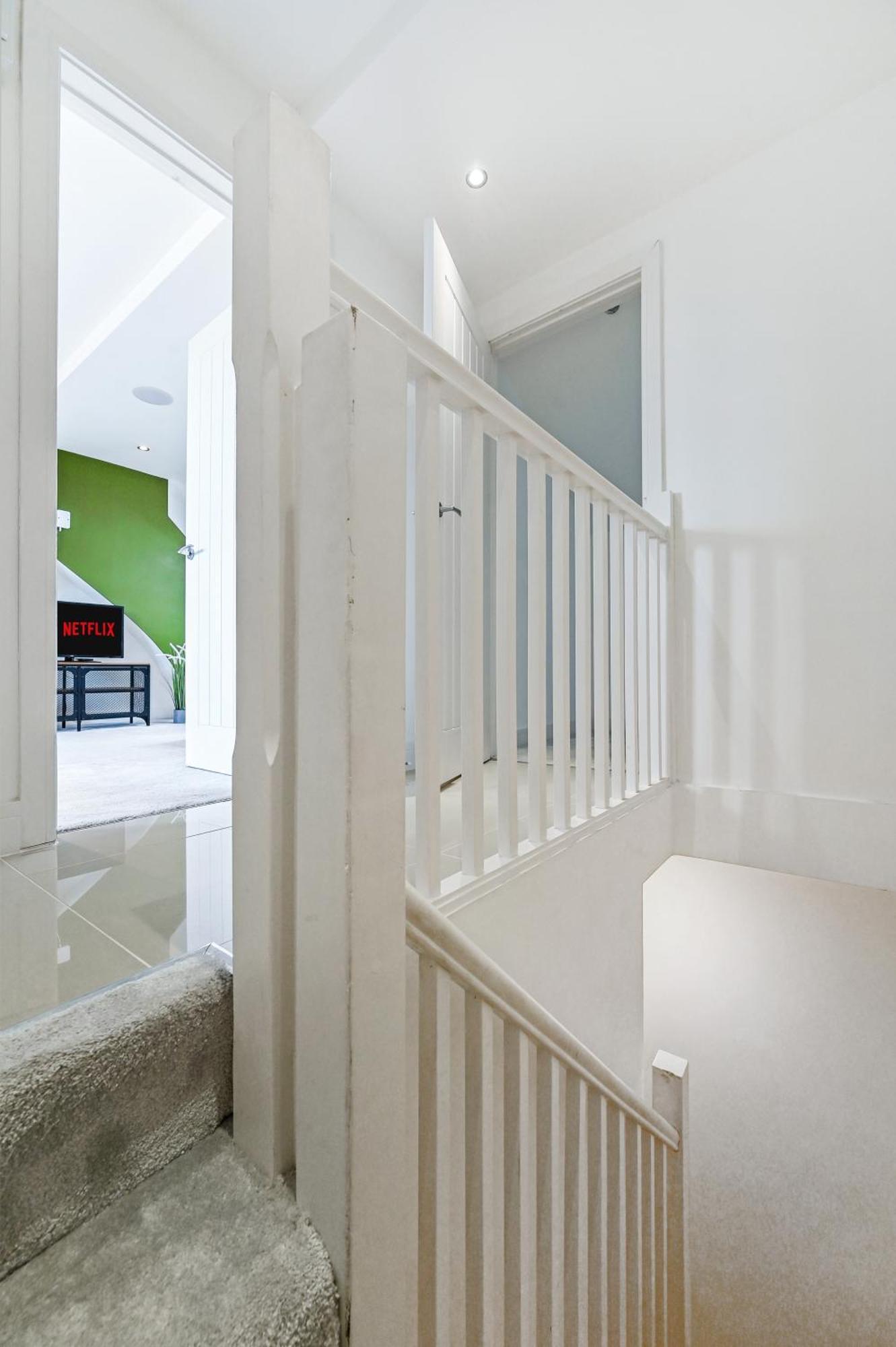 Family 1 Bed Apt Near Cardiff City Centre, Free Parking, Quiet, Secure Neighbourhood Exterior photo
